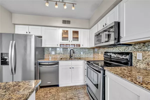 Cleveland, OH 44113,2222 Detroit AVE #817