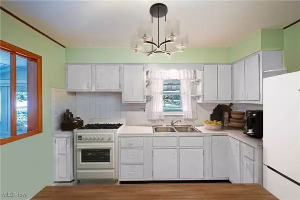 Parkersburg, WV 26105,1728 Rosemar RD