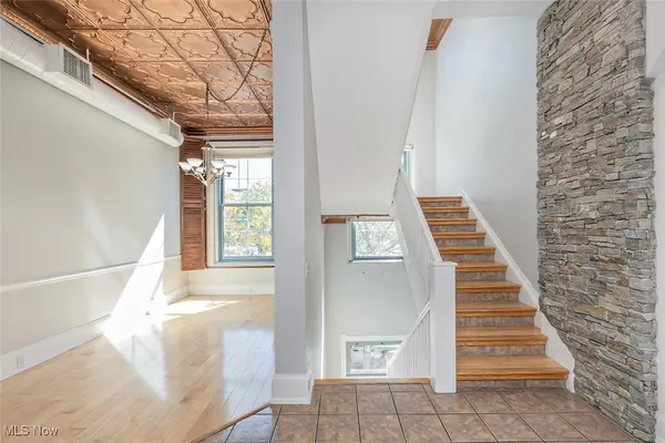 Cleveland, OH 44113,408 W Saint Clair AVE #226