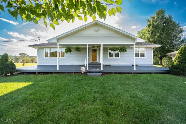 190 Maze RD, Belpre, OH 45714