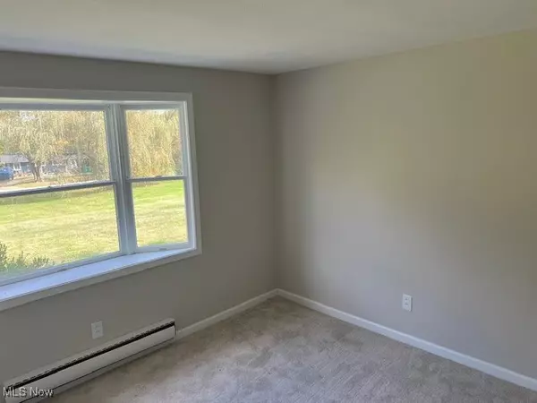 Chagrin Falls, OH 44023,18832 Maplewood LN