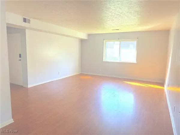 Akron, OH 44313,1803 Cromwell DR