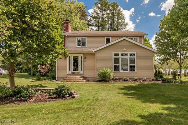 Chagrin Falls, OH 44022,318 Hillside LN
