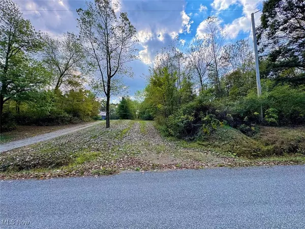 5742 Hilltop DR NW,  Strasburg,  OH 44680