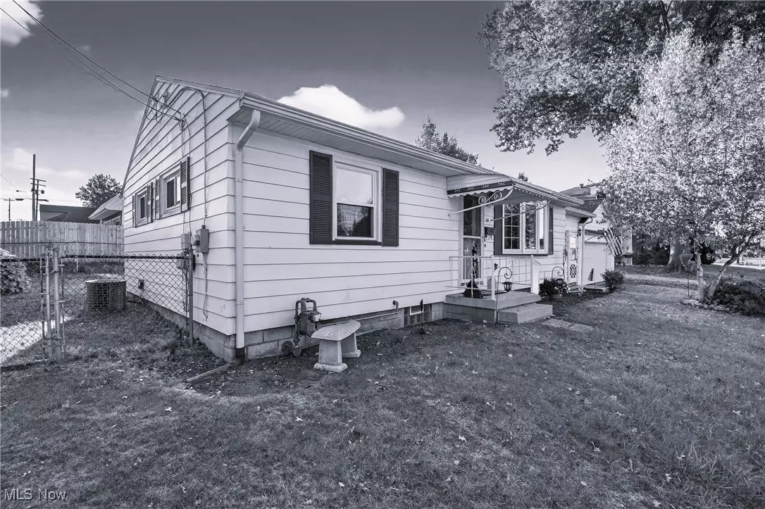 Columbiana, OH 44408,14 N Vine ST