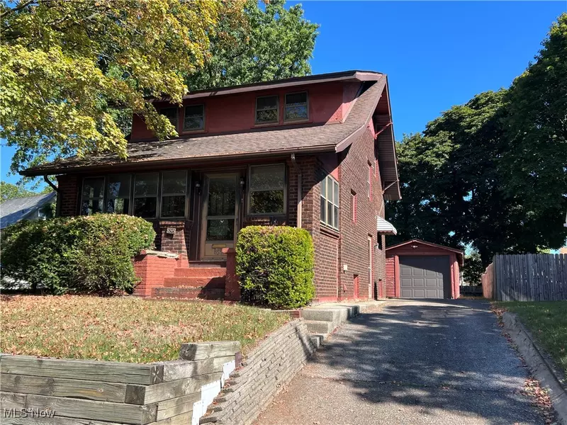 855 Dan ST, Akron, OH 44310