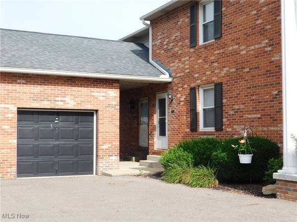 North Canton, OH 44720,1246 W Maple ST #4A