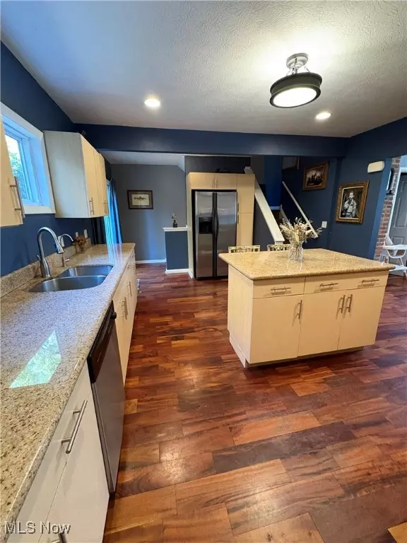 Cleveland, OH 44113,490 Miller CT