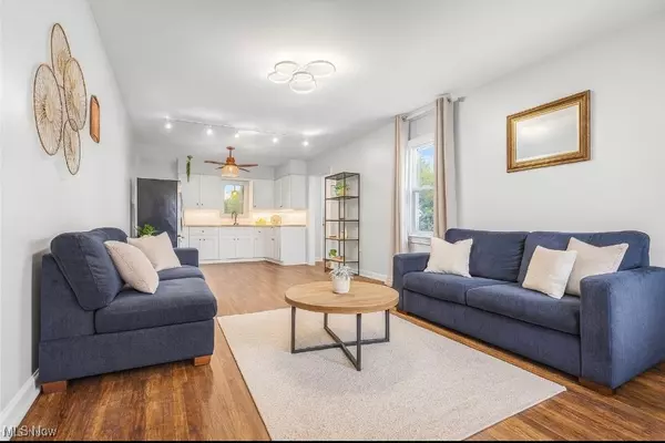 Akron, OH 44301,1861 S Main ST