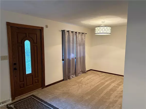 Westlake, OH 44145,1528 Dover Center RD