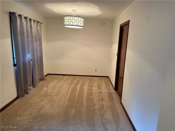 Westlake, OH 44145,1528 Dover Center RD