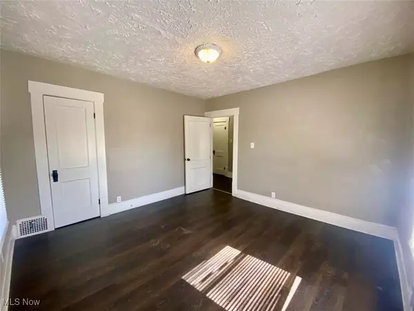 Akron, OH 44302,999 W Exchange ST #2