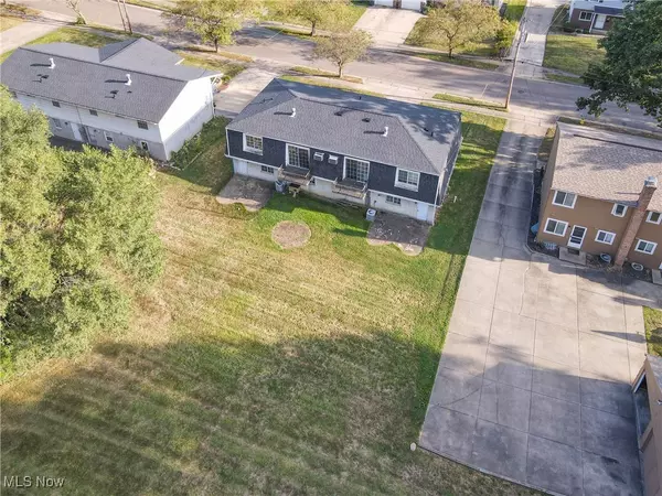 Akron, OH 44313,1633-1635 Liberty DR