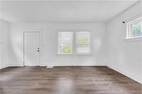 Cleveland, OH 44105,4346 E 77 ST