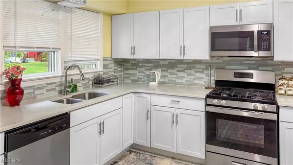 Canfield, OH 44406,230 Deer Trail AVE