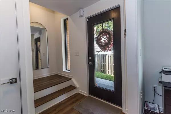 Cleveland, OH 44113,2467 Tremont AVE