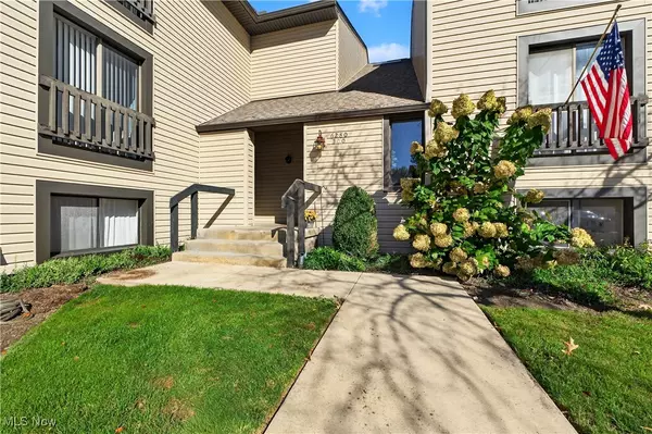 6280 Greenwood Pkwy #202, Sagamore Hills, OH 44067