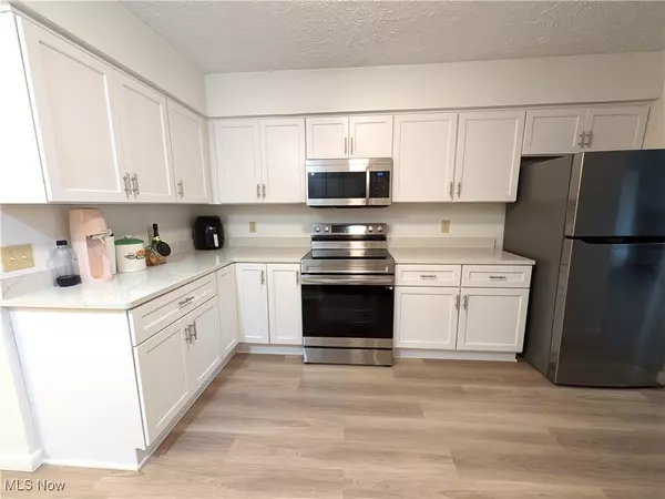 Mayfield Heights, OH 44124,210 Teal Trace #210