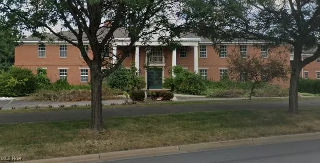 Akron, OH 44313,1735 Merriman RD #202