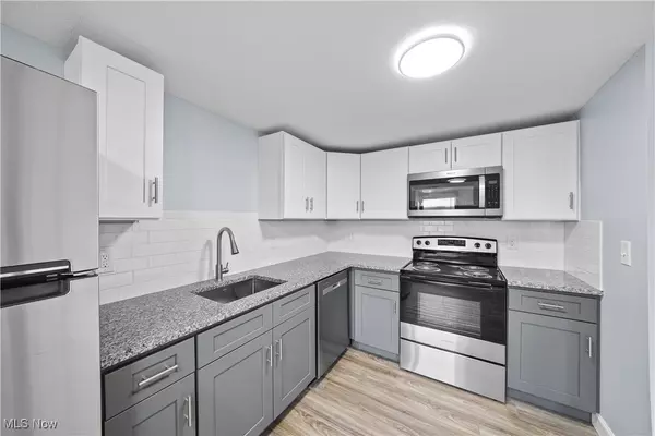 Akron, OH 44313,1735 Merriman RD #301