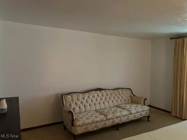 Youngstown, OH 44509,353 Division ST