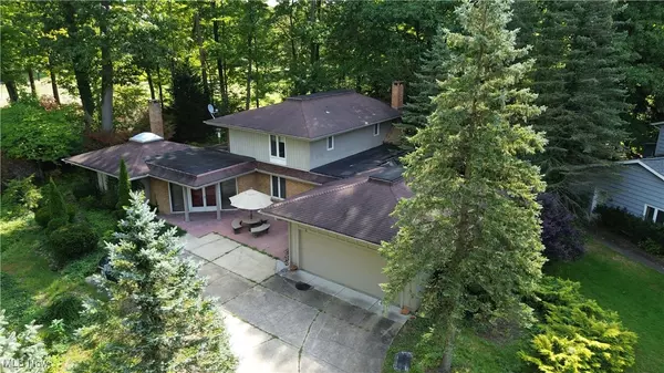 Chagrin Falls, OH 44023,17571 Merry Oaks TRL