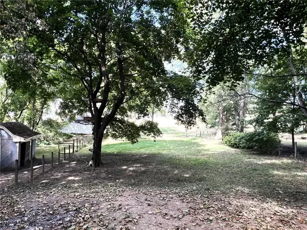 North Canton, OH 44720,1015 Lois AVE NW