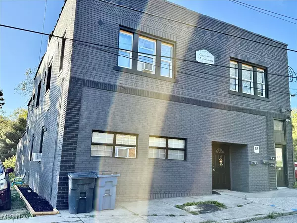 52 12th ST, Campbell, OH 44405