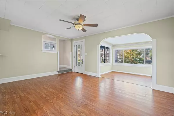 Lakewood, OH 44107,1431 Maile AVE