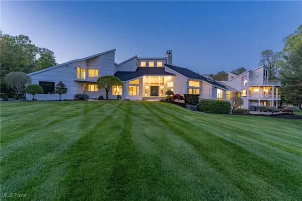 Moreland Hills, OH 44022,70 Basswood LN