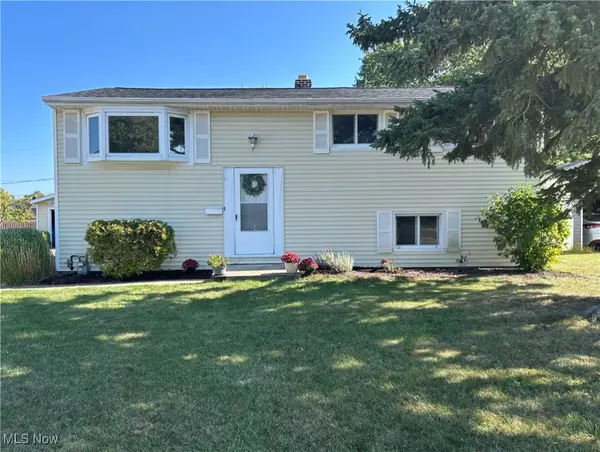 211 W Overlook DR, Eastlake, OH 44095