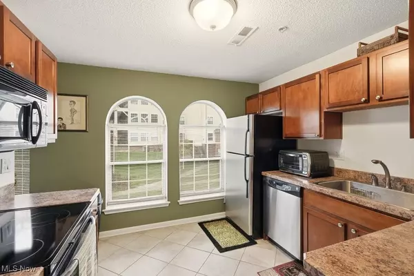 Mayfield Heights, OH 44124,180 Fox Hollow DR #105