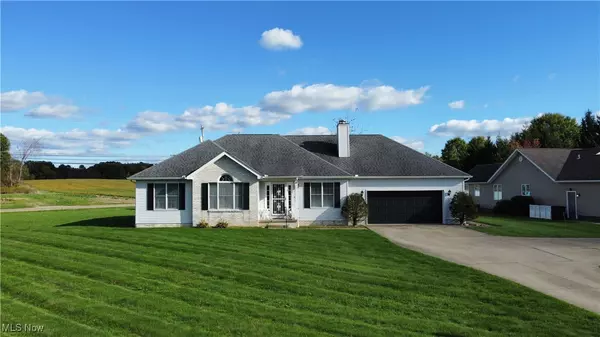 1033 Colonial DR, Salem, OH 44460