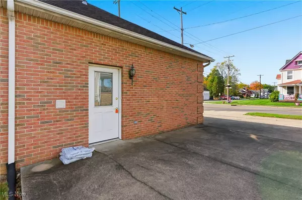 Louisville, OH 44641,107 E Broad ST