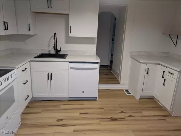 Wooster, OH 44691,223 E Larwill ST