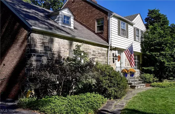 Cleveland Heights, OH 44106,2763 Derbyshire RD