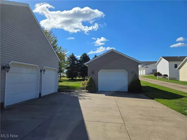 Bolivar, OH 44612,810 Olde Orchard DR NE
