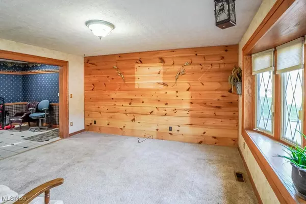 Norton, OH 44203,2982 Fair Oaks DR