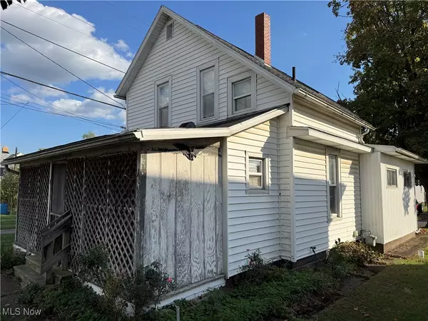 Coshocton, OH 43812,922 Pine ST