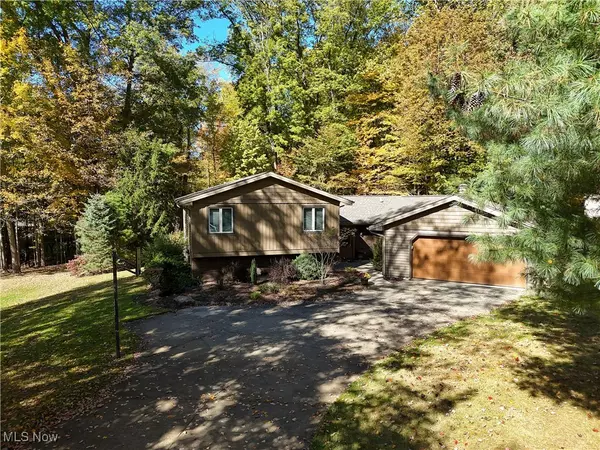 Chagrin Falls, OH 44023,8266 Pebble Creek CT