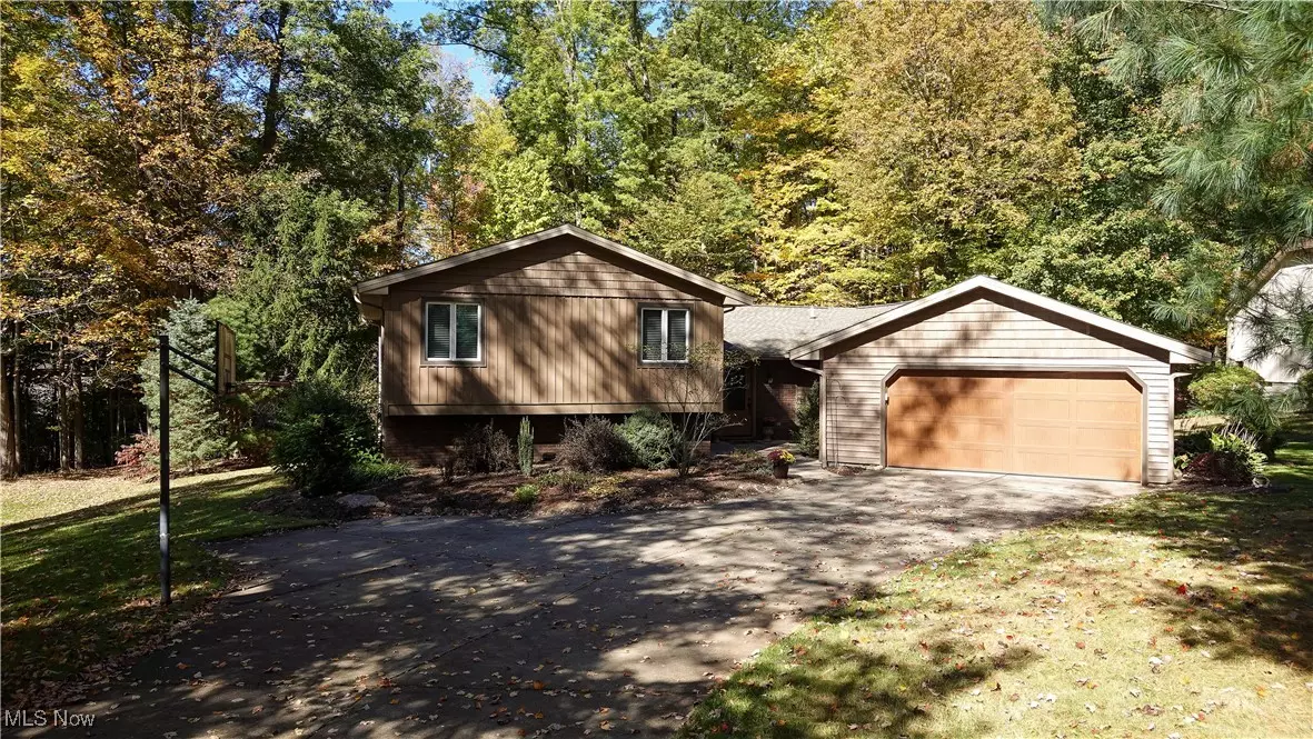 Chagrin Falls, OH 44023,8266 Pebble Creek CT