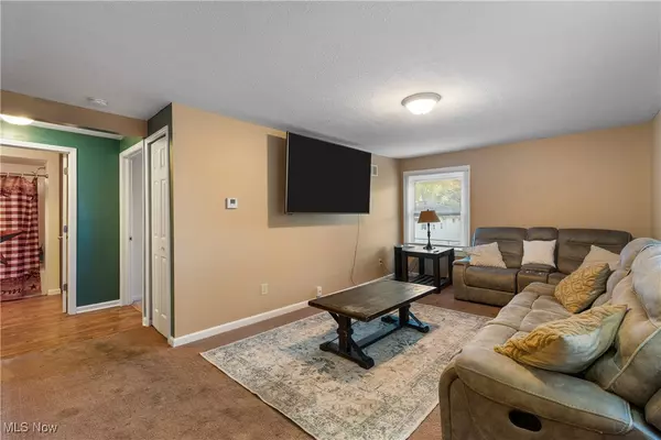 Akron, OH 44312,2948 Trenton RD