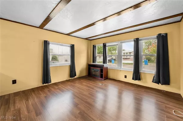 Chardon, OH 44024,11063 Leader RD