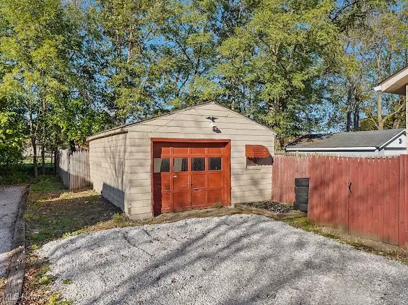 Barberton, OH 44203,1371 Benton ST