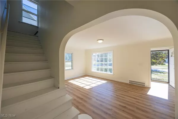 Euclid, OH 44132,25671 Farringdon AVE