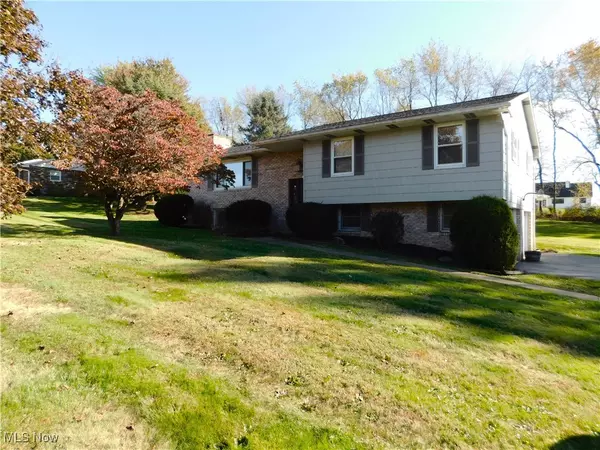 49410 South Park CIR, East Liverpool, OH 43920