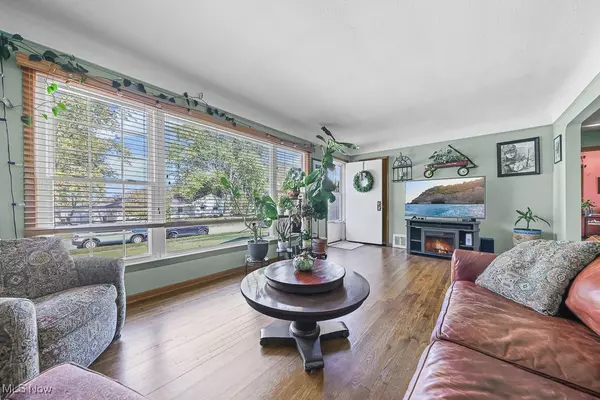 Willoughby, OH 44094,36116 Skytop LN