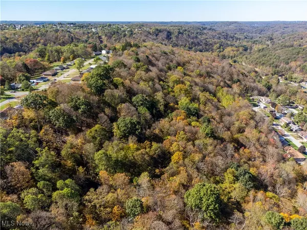 Woodview DR, Weirton, WV 26062