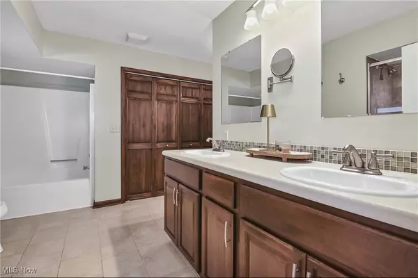 Strongsville, OH 44136,16486 S Red Rock DR