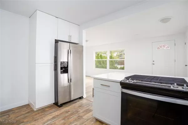 Avon Lake, OH 44012,126 Parkwood AVE